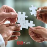 A team connects puzzle pieces